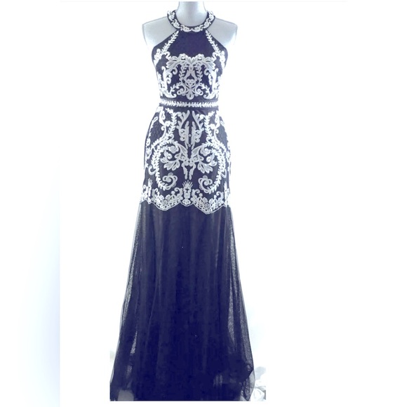 8❤️BCBG Max Azria NWT Long lace Embroidered Gown 🌹🌹 - Picture 2 of 8